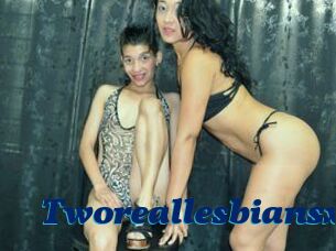 Tworeallesbiansx